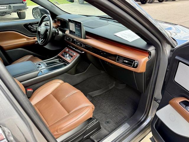 Photo of 2022 Metallic Lincoln Aviator