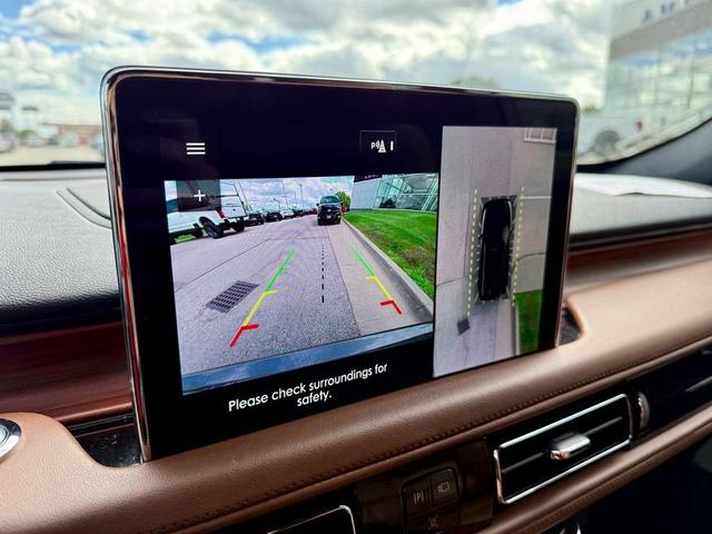 Photo of 2022 Metallic Lincoln Aviator