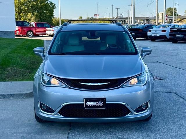 Photo of 2017 Billet Silver Metallic Clearcoat Chrysler Pacifica