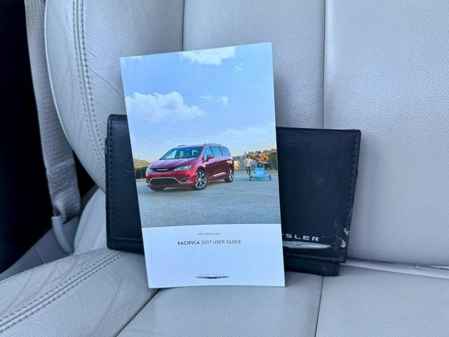 Photo of 2017 Billet Silver Metallic Clearcoat Chrysler Pacifica