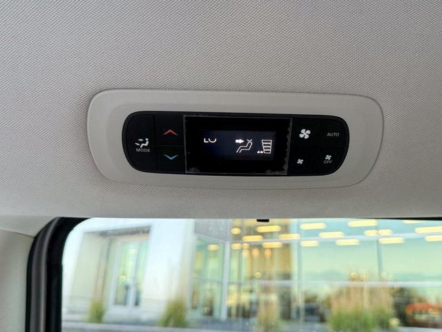 Photo of 2017 Billet Silver Metallic Clearcoat Chrysler Pacifica