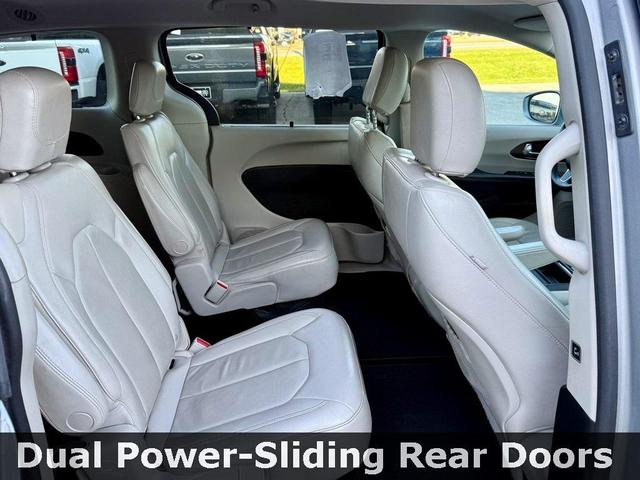 Photo of 2017 Billet Silver Metallic Clearcoat Chrysler Pacifica