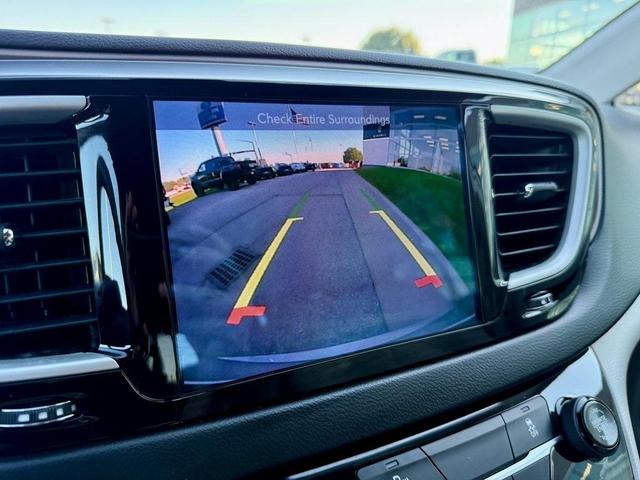 Photo of 2017 Billet Silver Metallic Clearcoat Chrysler Pacifica