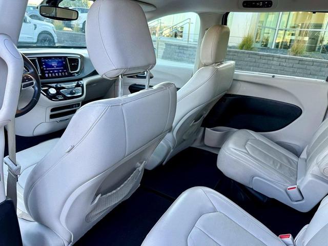 Photo of 2017 Billet Silver Metallic Clearcoat Chrysler Pacifica