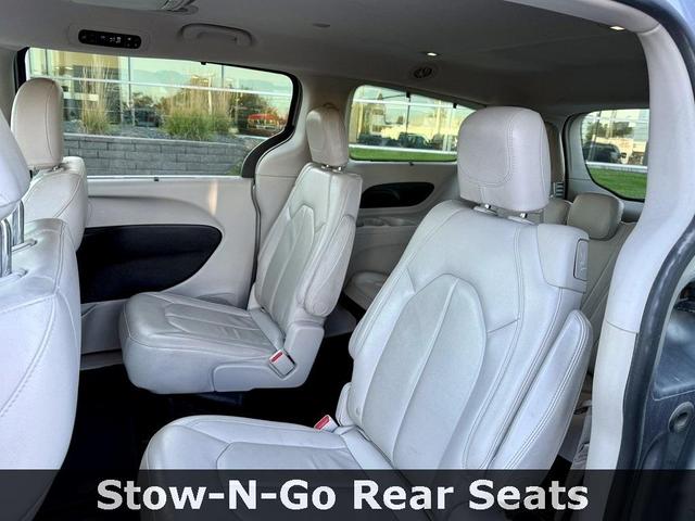 Photo of 2017 Billet Silver Metallic Clearcoat Chrysler Pacifica