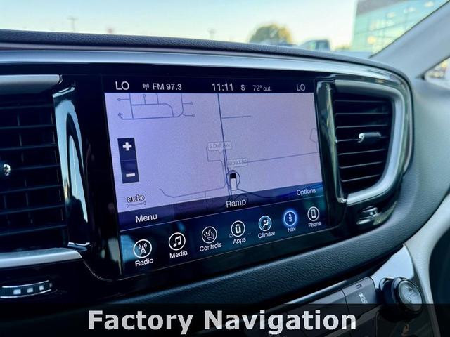 Photo of 2017 Billet Silver Metallic Clearcoat Chrysler Pacifica
