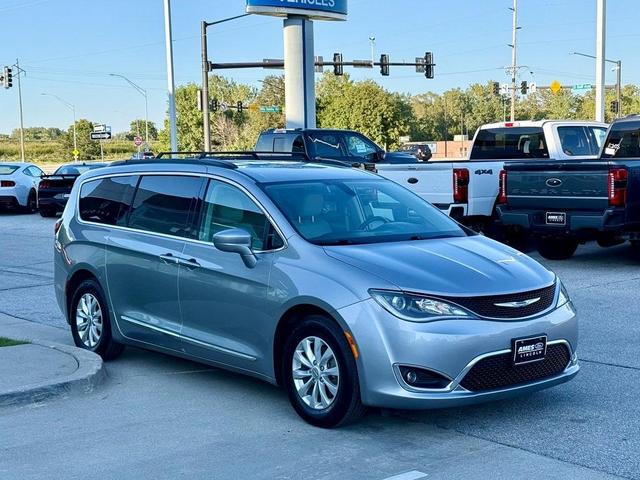Photo of 2017 Billet Silver Metallic Clearcoat Chrysler Pacifica