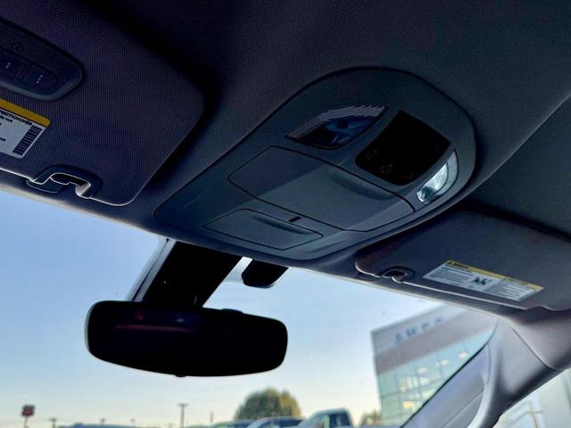 Photo of 2017 Billet Silver Metallic Clearcoat Chrysler Pacifica