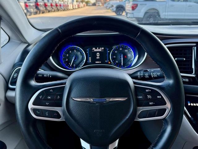 Photo of 2017 Billet Silver Metallic Clearcoat Chrysler Pacifica