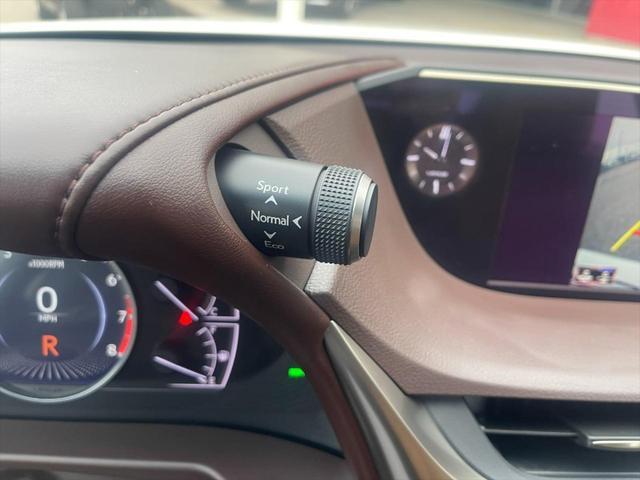 Photo of 2020 Eminent White Pearl Lexus ES 350