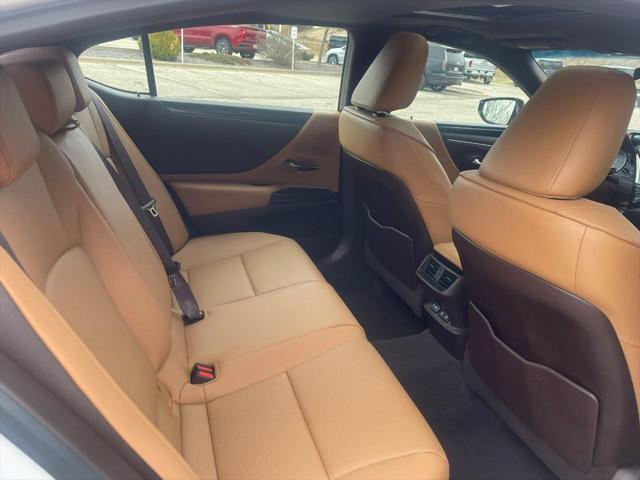 Photo of 2020 Eminent White Pearl Lexus ES 350