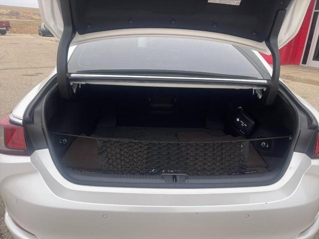 Photo of 2020 Eminent White Pearl Lexus ES 350