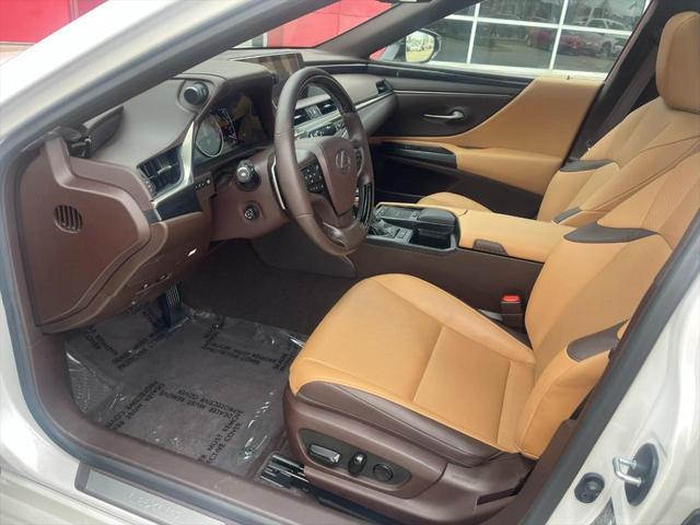 Photo of 2020 Eminent White Pearl Lexus ES 350