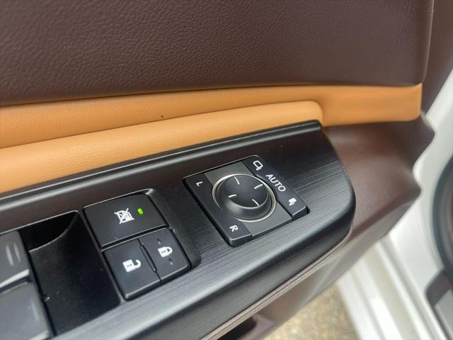 Photo of 2020 Eminent White Pearl Lexus ES 350