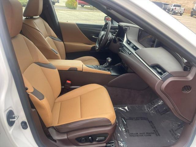 Photo of 2020 Eminent White Pearl Lexus ES 350