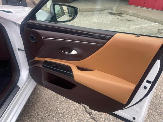Photo of 2020 Eminent White Pearl Lexus ES 350