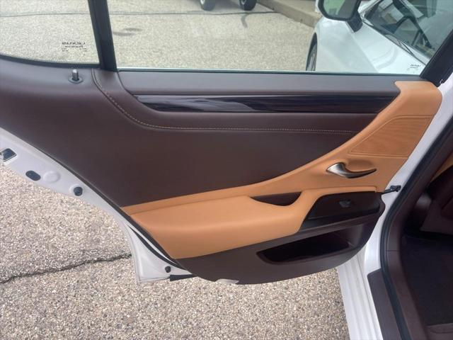 Photo of 2020 Eminent White Pearl Lexus ES 350