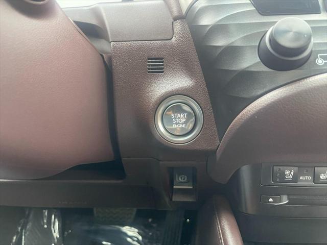 Photo of 2020 Eminent White Pearl Lexus ES 350