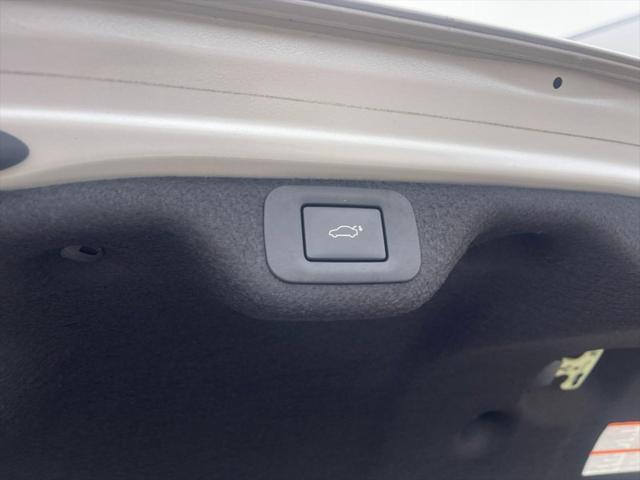 Photo of 2020 Eminent White Pearl Lexus ES 350