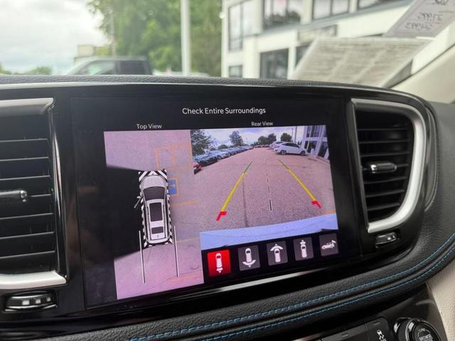 Photo of 2021 WHITE Chrysler Pacifica Hybrid