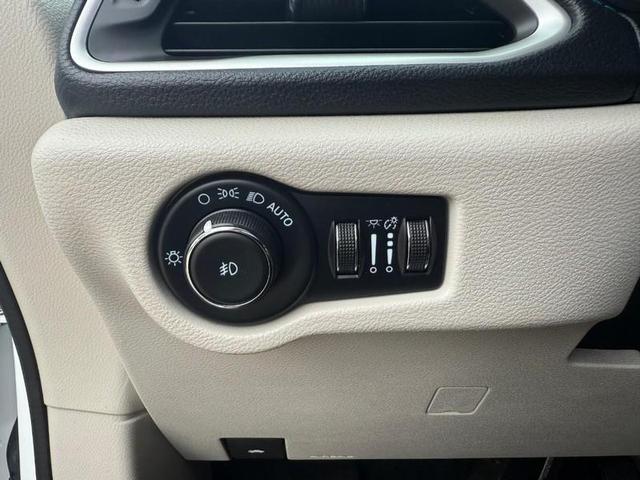 Photo of 2021 WHITE Chrysler Pacifica Hybrid