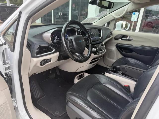 Photo of 2021 WHITE Chrysler Pacifica Hybrid
