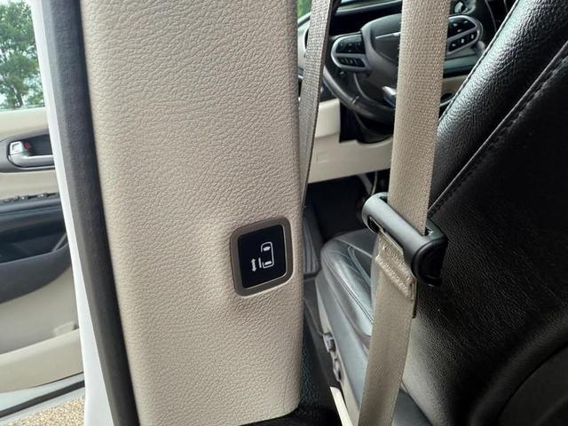 Photo of 2021 WHITE Chrysler Pacifica Hybrid