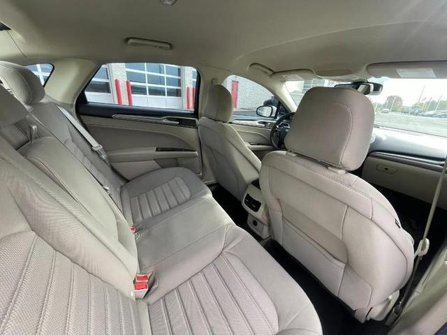 Photo of 2020 White Platinum Metallic Tri-Coat Ford Fusion
