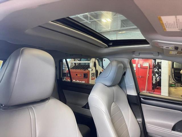Photo of 2021 Celestial Silver Metallic Toyota Highlander