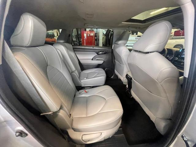 Photo of 2021 Celestial Silver Metallic Toyota Highlander