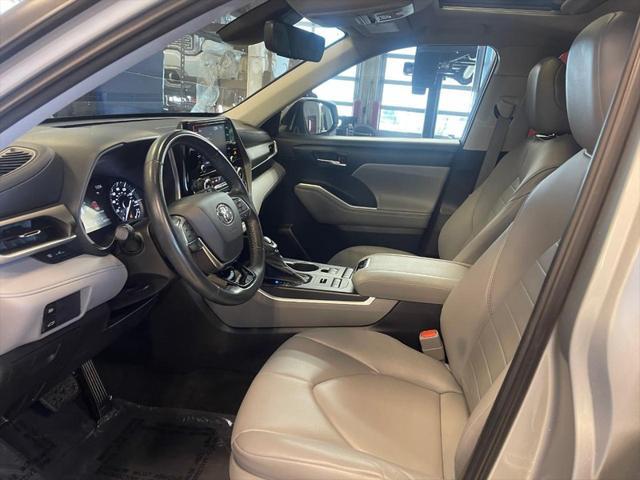 Photo of 2021 Celestial Silver Metallic Toyota Highlander