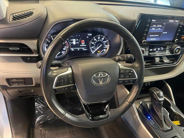 Photo of 2021 Celestial Silver Metallic Toyota Highlander