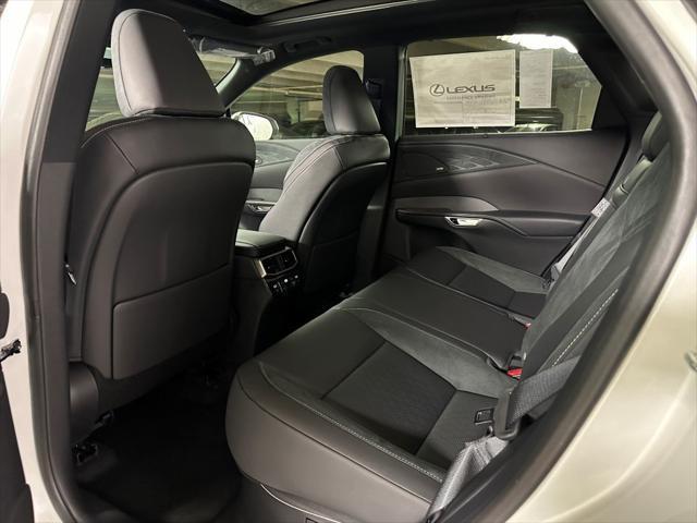 Photo of 2023 Eminent White Pearl Lexus RX 350