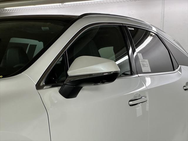 Photo of 2023 Eminent White Pearl Lexus RX 350