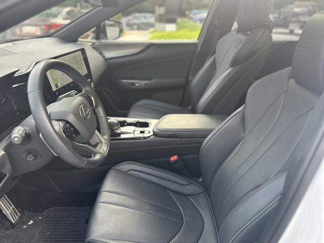 Photo of 2025 Ultra White Lexus NX 450h+
