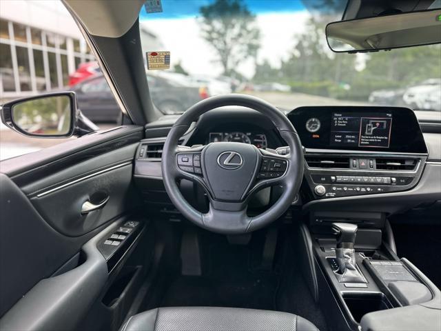Photo of 2022 Black Lexus ES 350