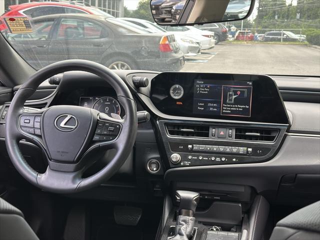 Photo of 2022 Black Lexus ES 350