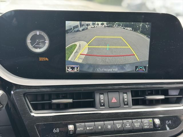 Photo of 2022 Black Lexus ES 350