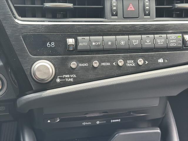 Photo of 2022 Black Lexus ES 350