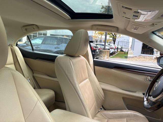 Photo of 2015 Cashmere Metallic Lexus ES 350