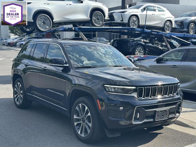 Photo of 2022 Diamond Black Crystal Pearlcoat Jeep Grand Cherokee
