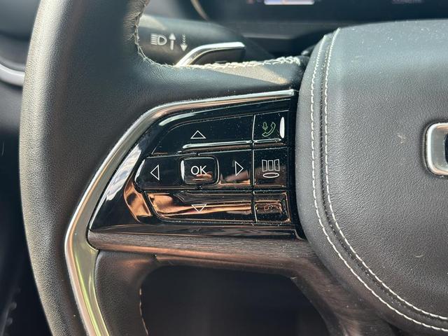 Photo of 2022 Diamond Black Crystal Pearlcoat Jeep Grand Cherokee