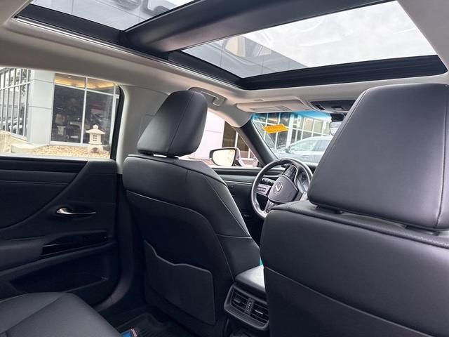 Photo of 2024 Cloudburst Gray Lexus ES 350