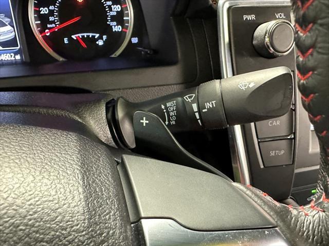 Photo of 2016 Super White Toyota Camry