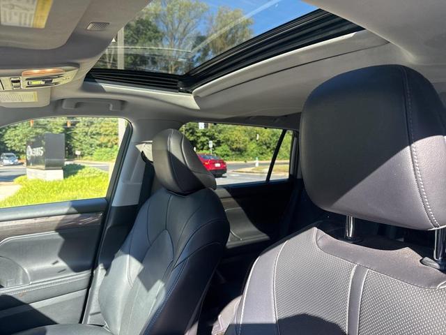 Photo of 2021 Celestial Silver Metallic Toyota Highlander Hybrid