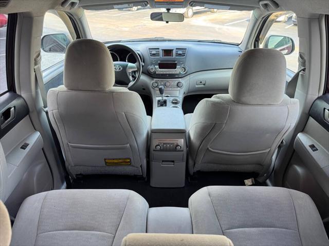 Photo of 2011 MAROON Toyota Highlander