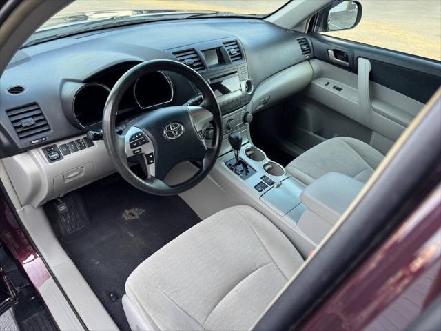 Photo of 2011 MAROON Toyota Highlander