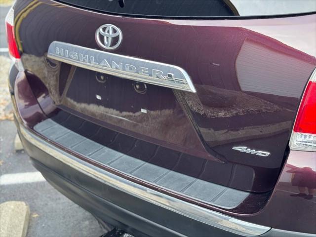Photo of 2011 MAROON Toyota Highlander