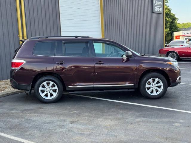 Photo of 2011 MAROON Toyota Highlander