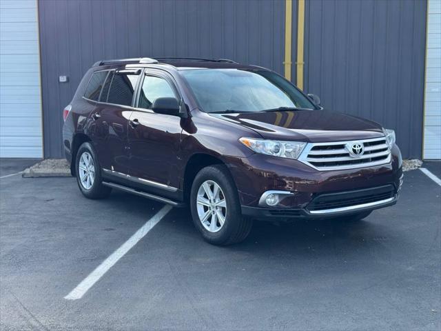 Photo of 2011 MAROON Toyota Highlander